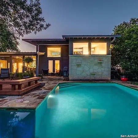 Serene Pool & Firepit In Stunning Home By Airport